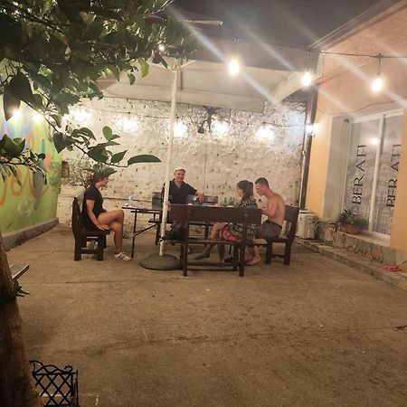D1 Hostel Tiranë Ngoại thất bức ảnh