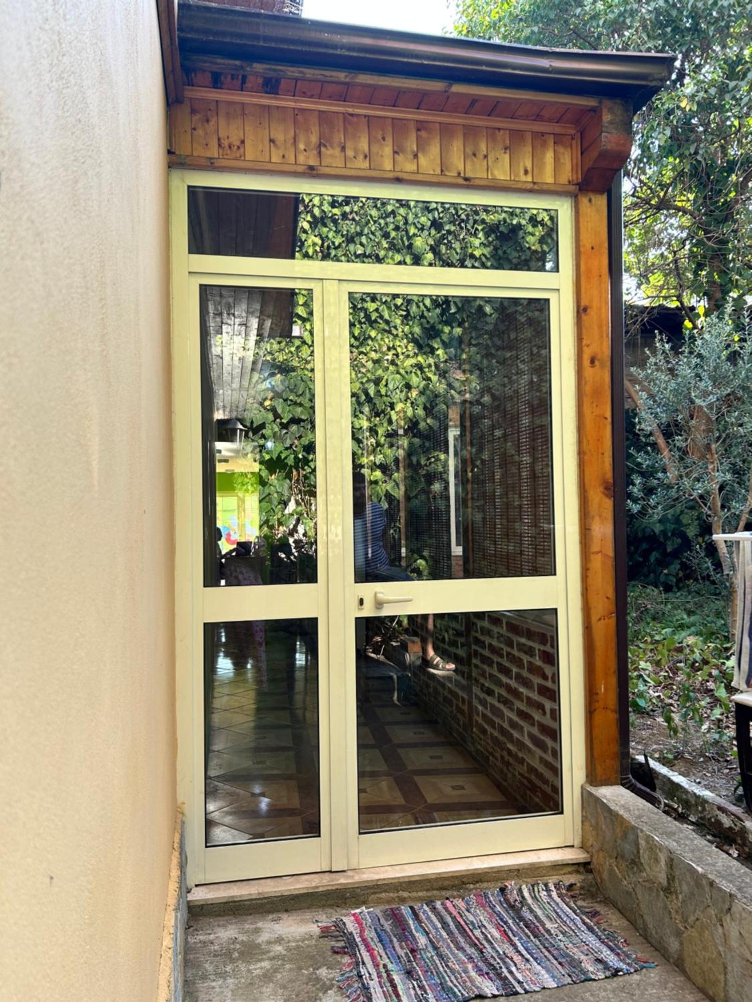 D1 Hostel Tiranë Ngoại thất bức ảnh