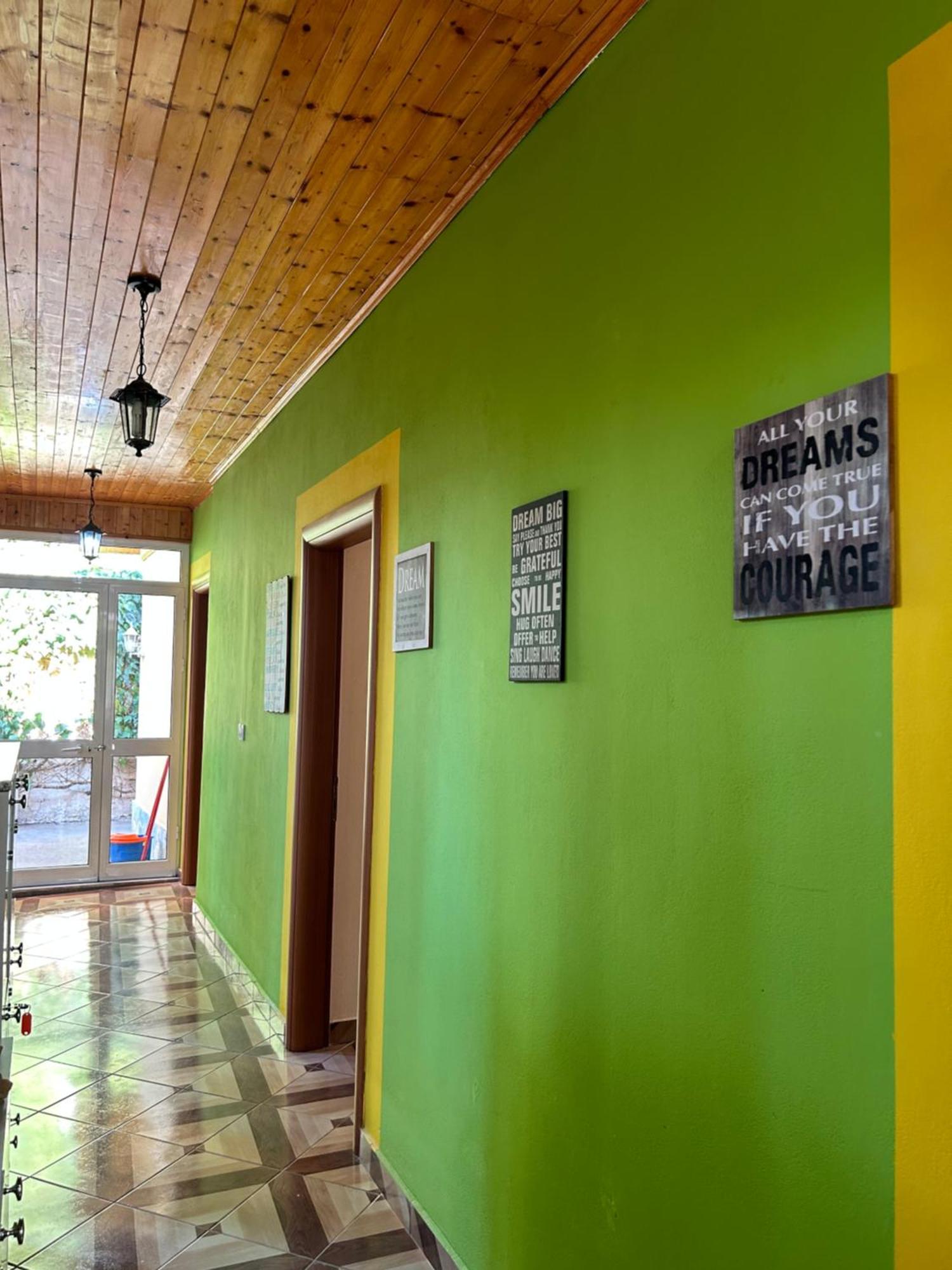 D1 Hostel Tiranë Ngoại thất bức ảnh