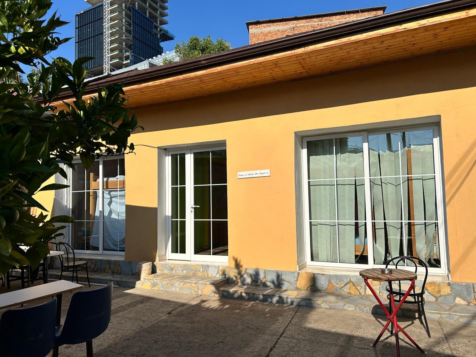 D1 Hostel Tiranë Ngoại thất bức ảnh