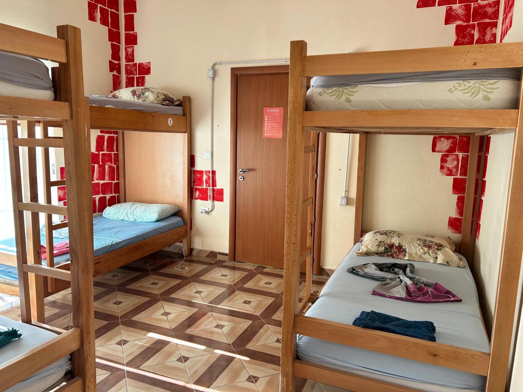 D1 Hostel Tiranë Ngoại thất bức ảnh