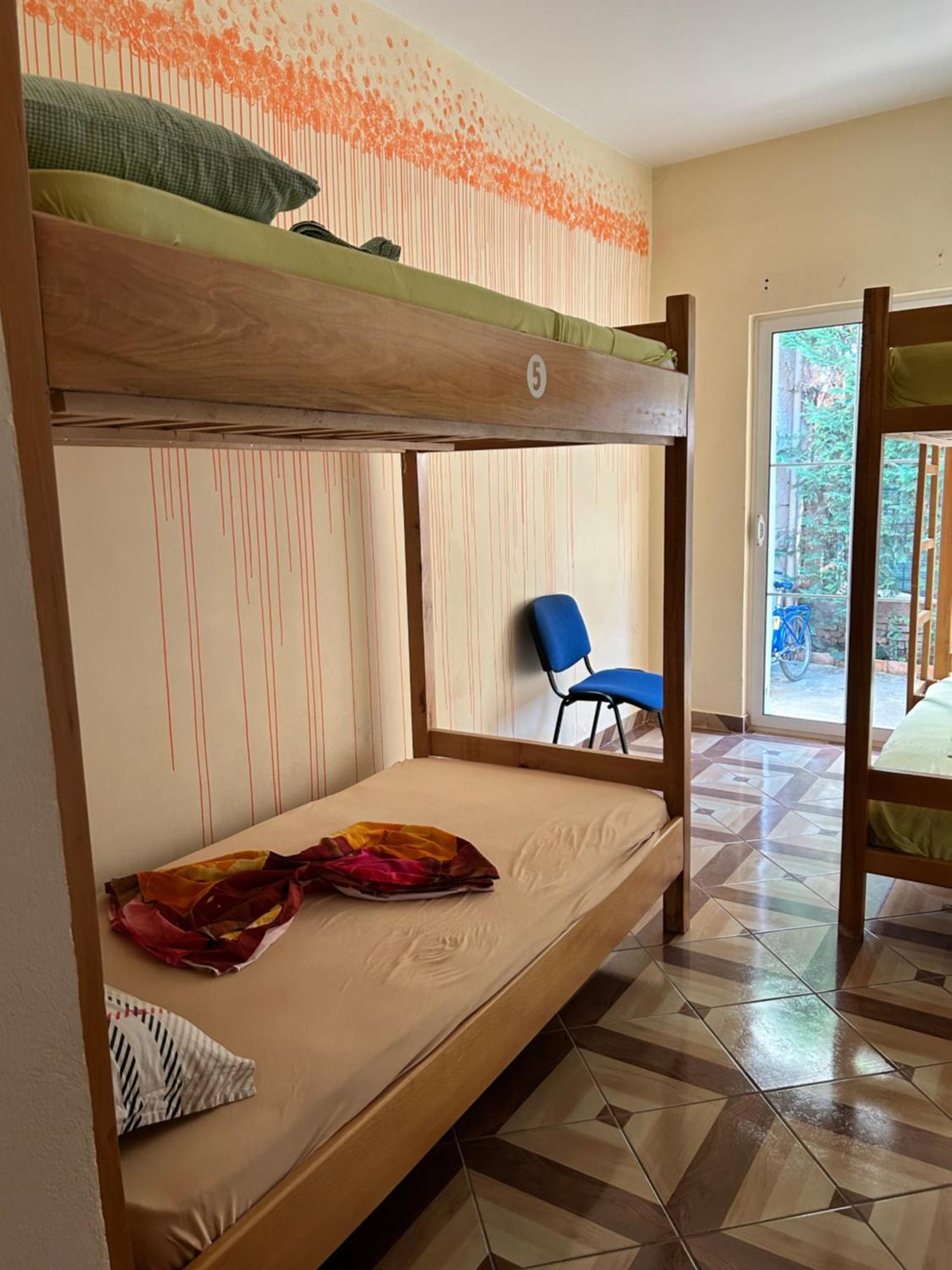 D1 Hostel Tiranë Ngoại thất bức ảnh