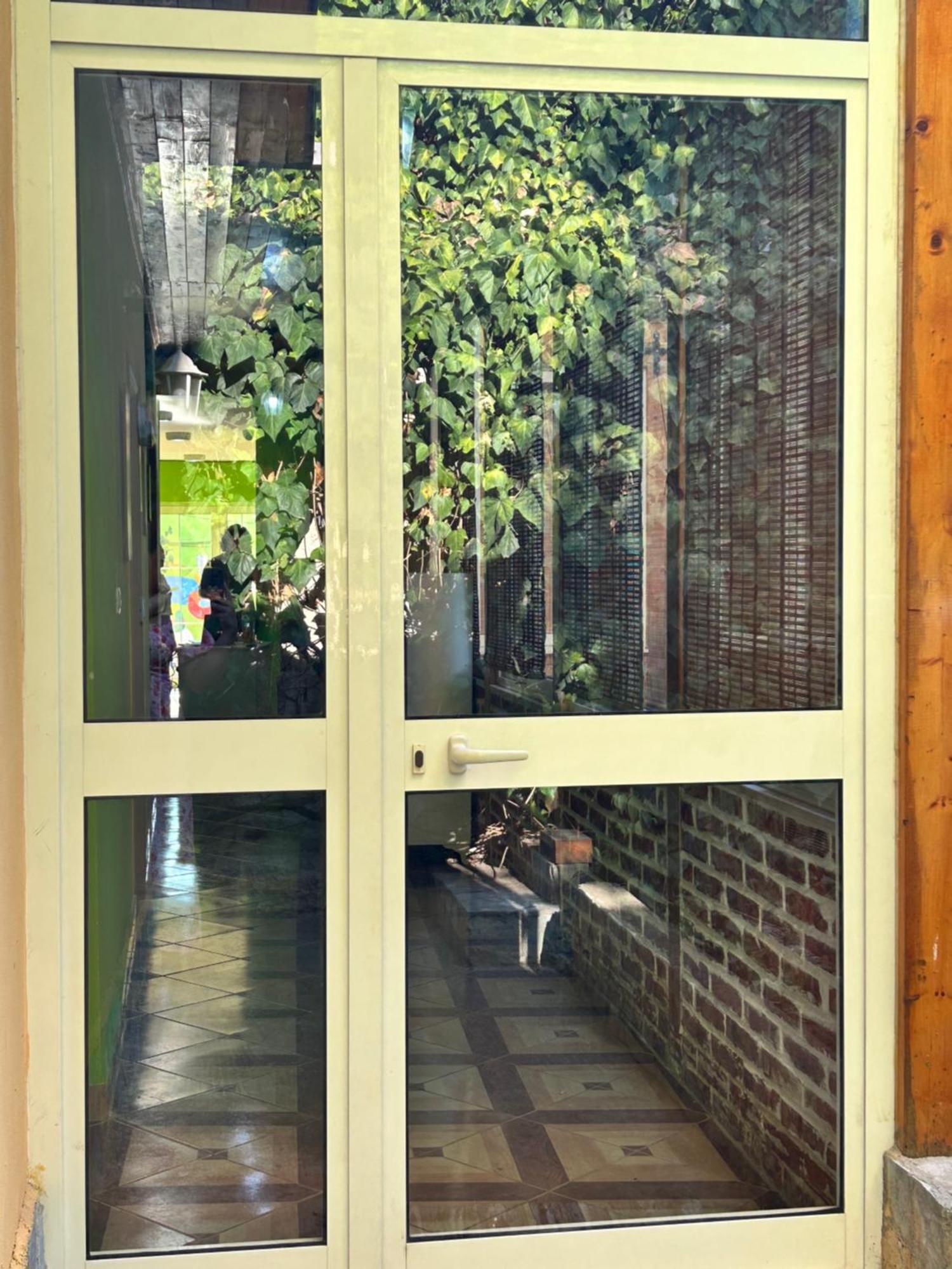 D1 Hostel Tiranë Ngoại thất bức ảnh