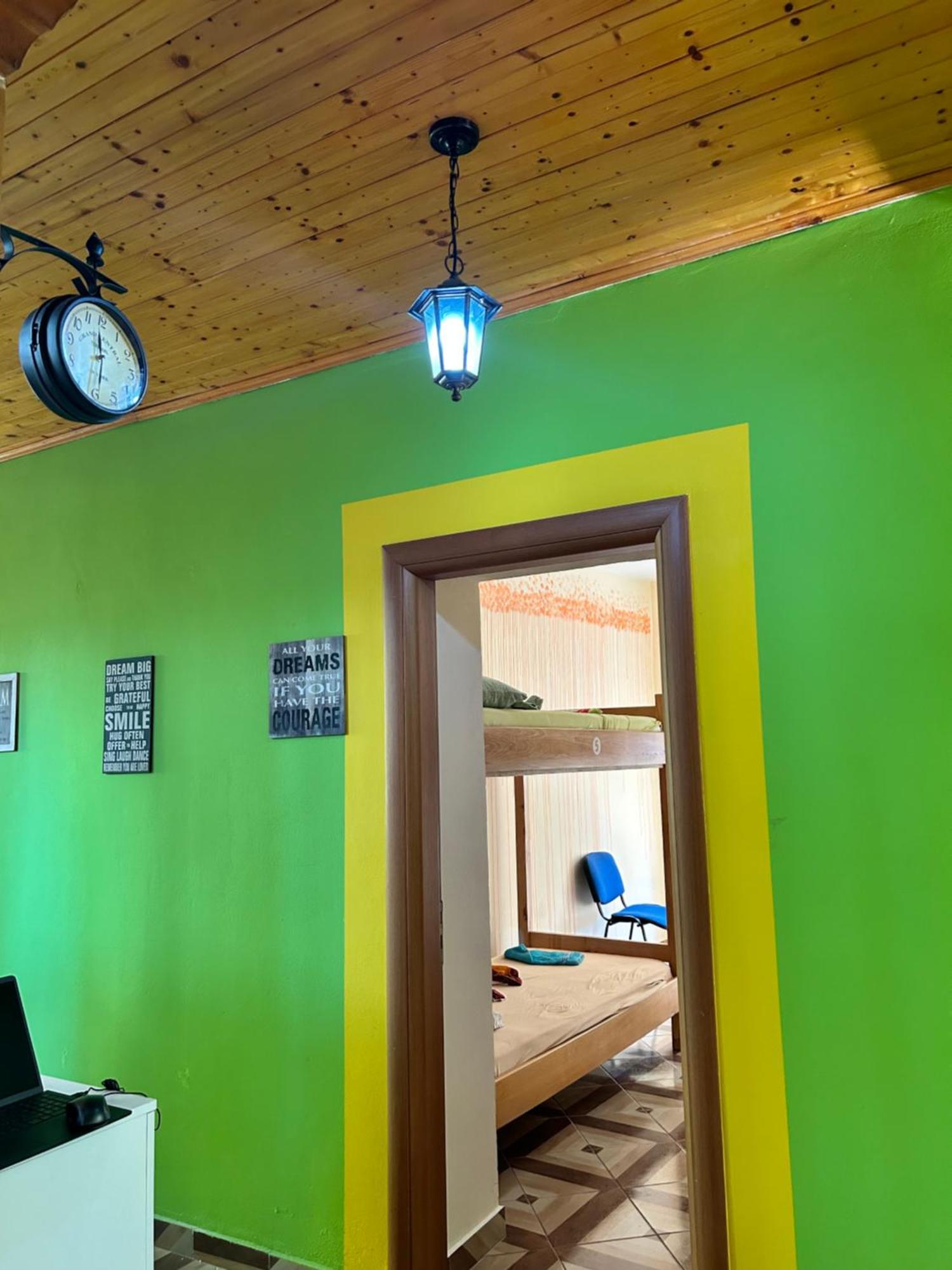 D1 Hostel Tiranë Ngoại thất bức ảnh