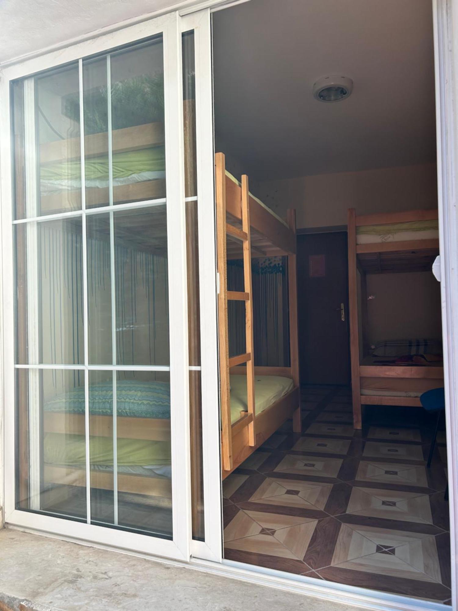 D1 Hostel Tiranë Ngoại thất bức ảnh