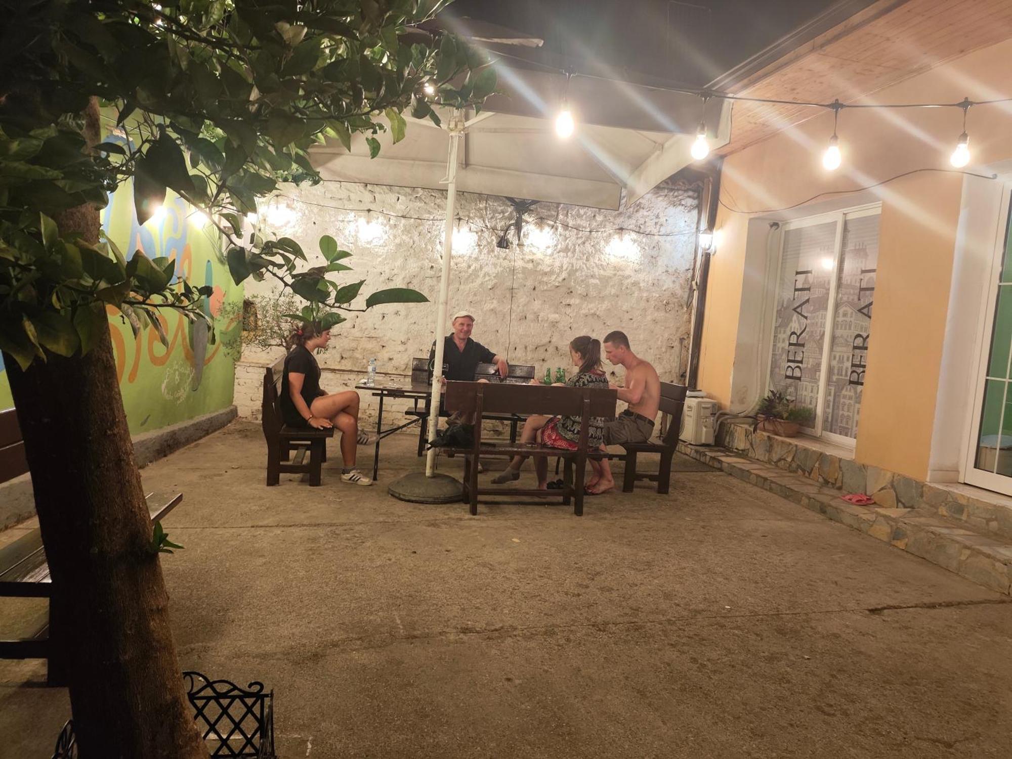 D1 Hostel Tiranë Ngoại thất bức ảnh