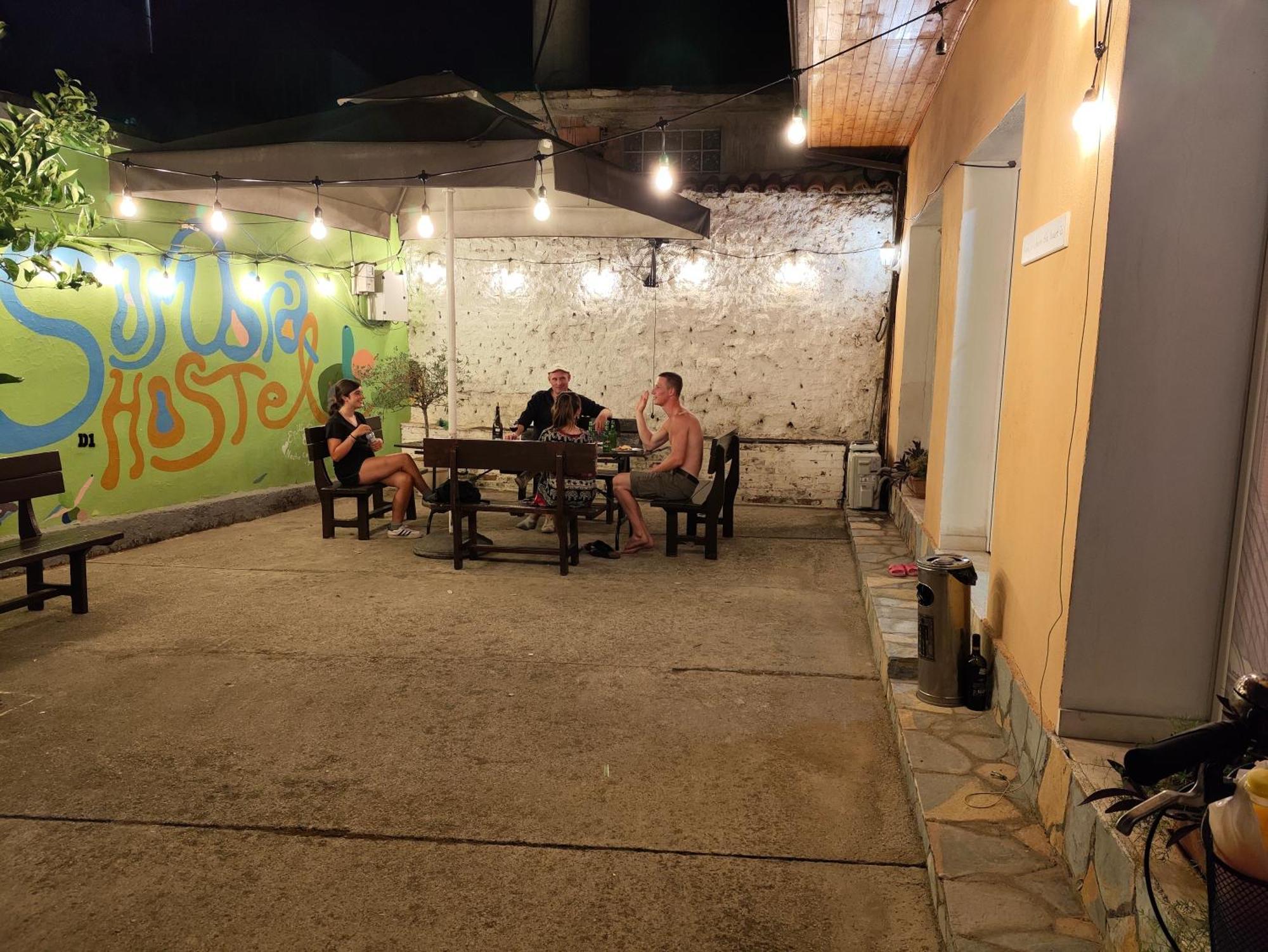 D1 Hostel Tiranë Ngoại thất bức ảnh